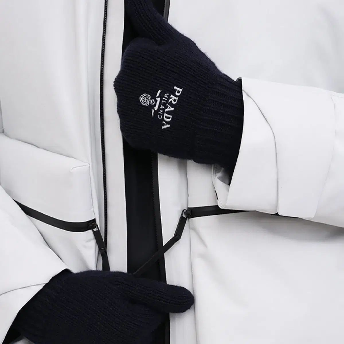 新品 PRADA プラダ ウール カシミア ニット 手袋 ブラック 刺繍 ロゴ