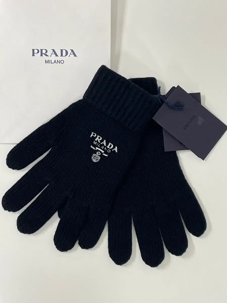 新品 PRADA プラダ ウール カシミア ニット 手袋 ブラック 刺繍 ロゴ