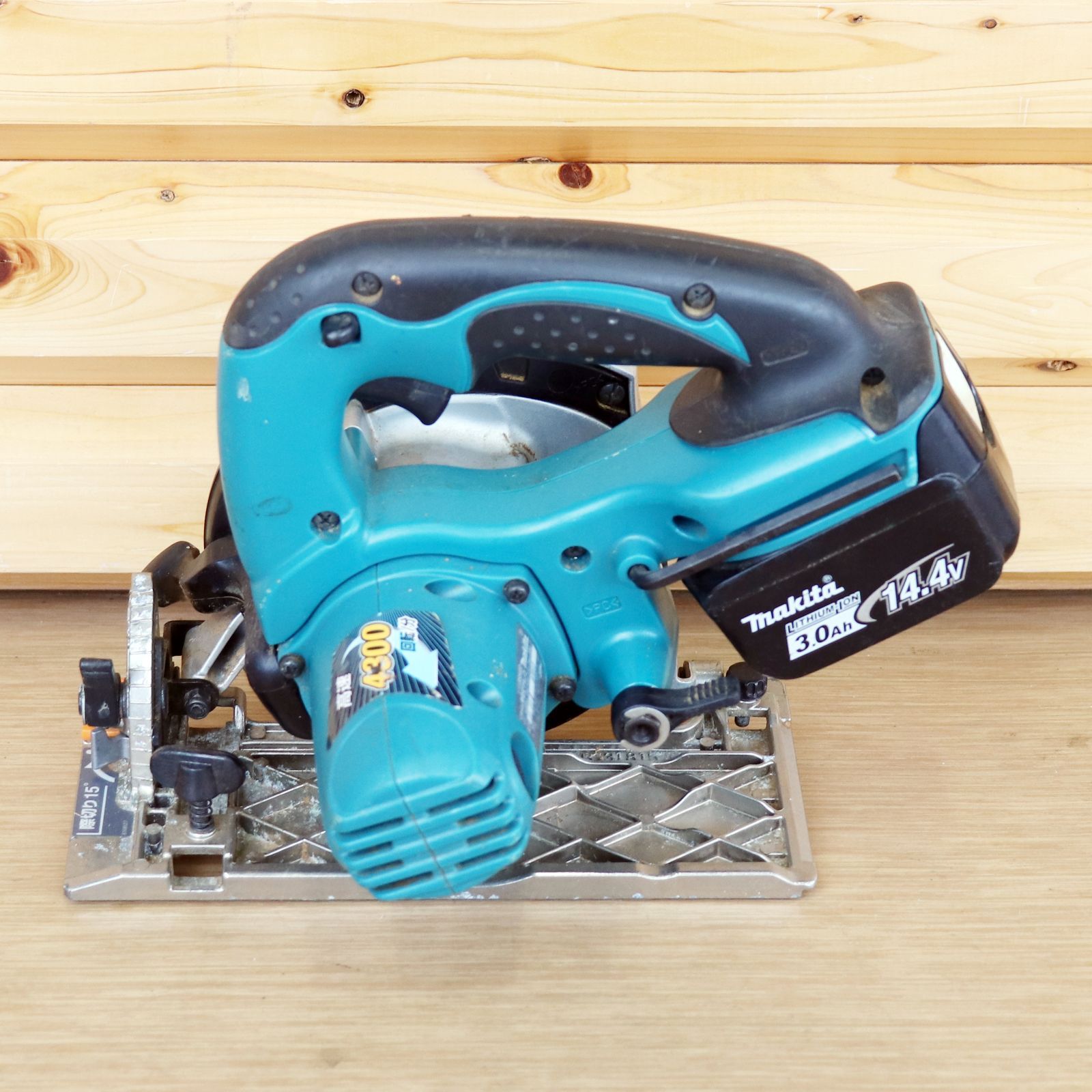 新潟発 makita 充電式マルノコ SS540D 中古 丸鋸 電動 工具 動作確認済