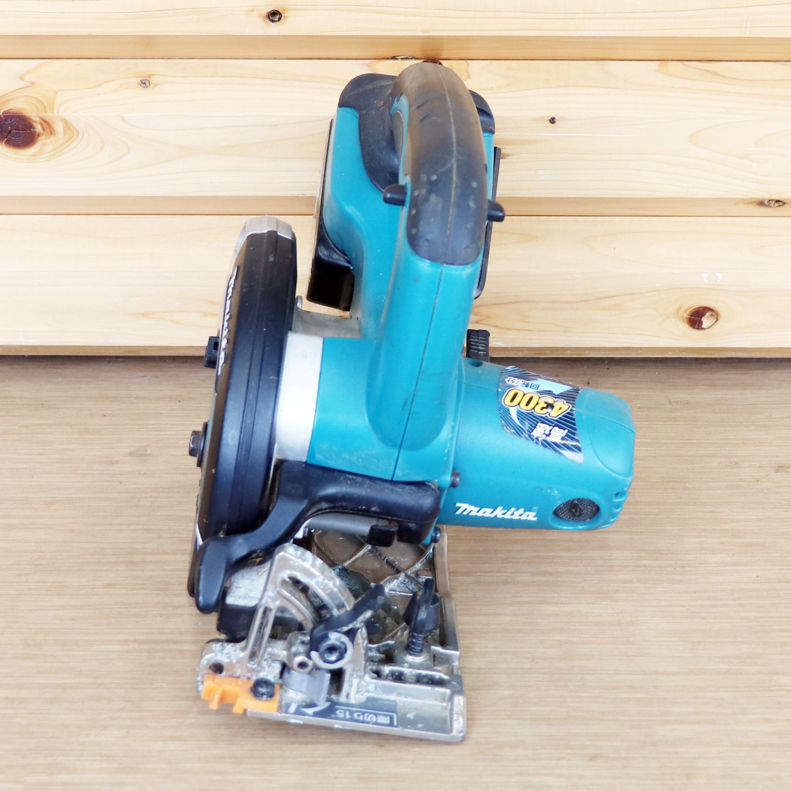 新潟発 makita 充電式マルノコ SS540D 中古 丸鋸 電動 工具 動作確認済 新潟発 makita 充電式マルノコ SS540D 中古 丸鋸 電動 工具 動作確認済
