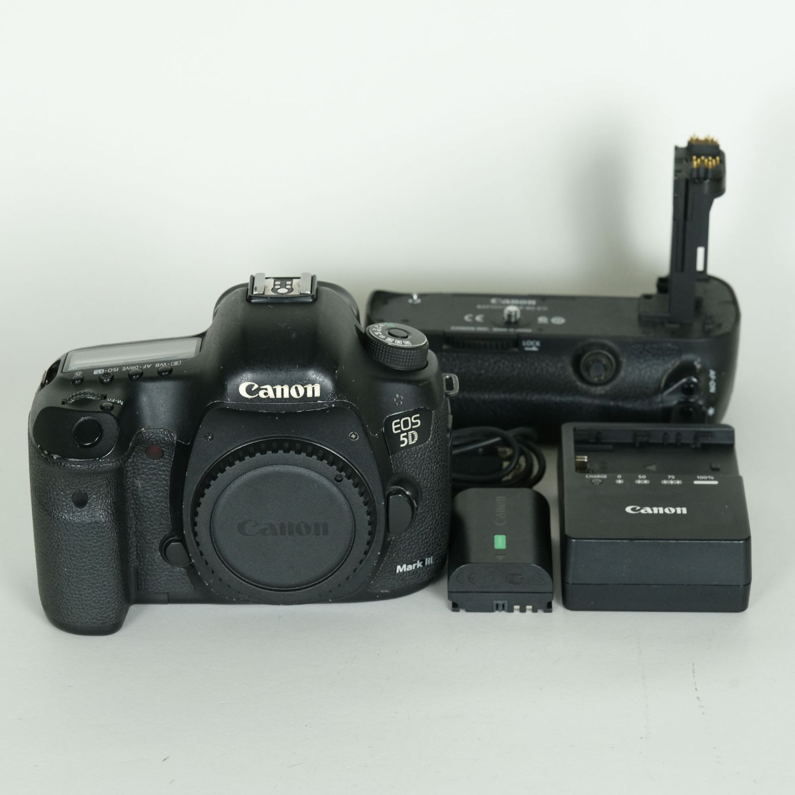 並品 | バッテリーグリップ付] Canon EOS 5D Mark III | Canon EF