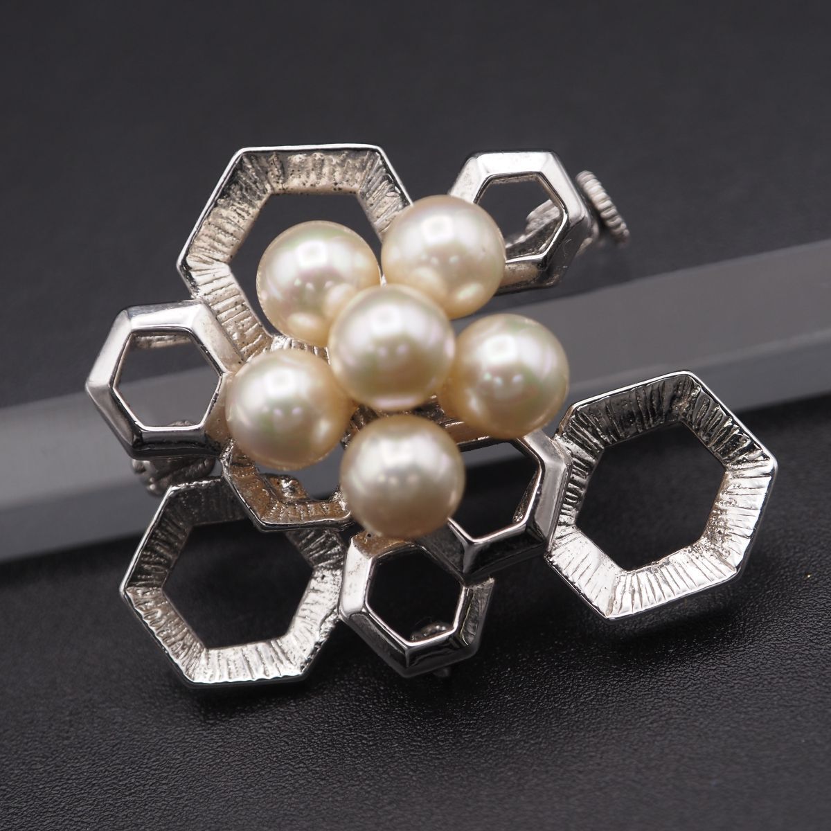 J633 本真珠 6.3mm6珠 パール SILVER刻印 ブローチ ヘキサゴン ハチの