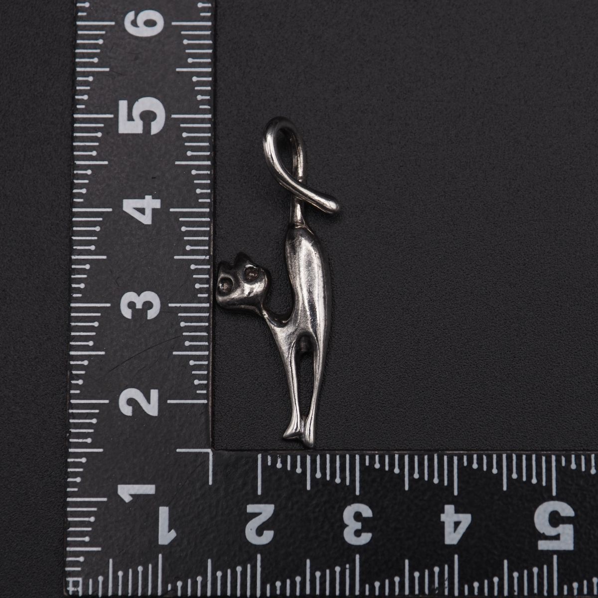 J764 ヴィンテージ SILVER刻印 ペンダント トップ 猫 キャット