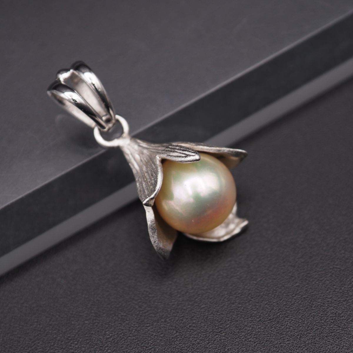 J637 本真珠 9.3mm珠 パール SILVER刻印 ペンダント トップ デザイン