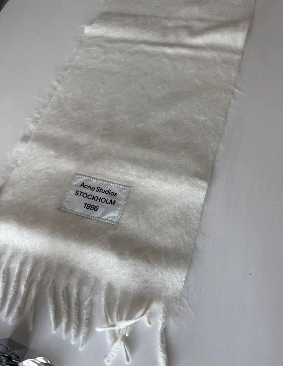 Acne Studios アクネストゥディオズ アンゴラ マフラー 白 - メルカリ