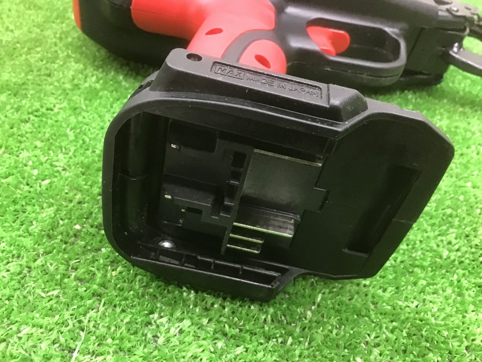 中古動作品】マックスMAX 鉄筋結束機 リバータイア RB-519 本体＋充電 