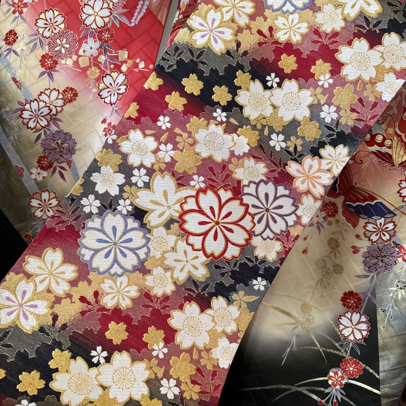 豪華振袖セット(4点)・袋帯・重ね衿・半衿・古典柄・駒刺繍・舞蝶