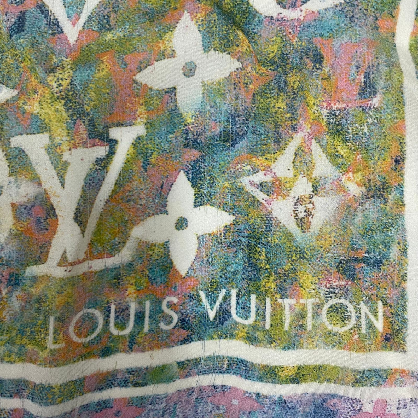 【極美品】ルイヴィトン　スカーフ　モノグラムマルチカラー　ゴールド　ロゴ　シルク 美品 LOUIS VUITTON ルイ ヴィトン スカーフ シルク モノグラム マルチ
