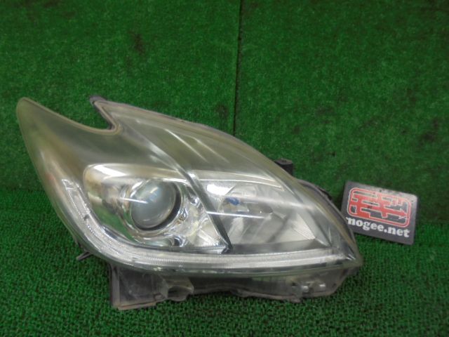 7FM8537 ADC3 トヨタ プリウス ZVW30 後期型 G ヘッドライト右 コイト