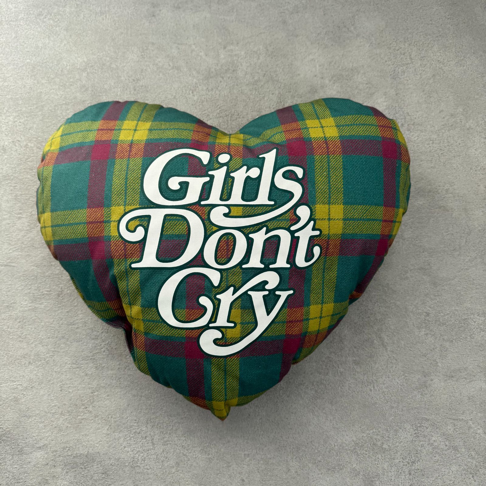 Girls Don't Cry クッション