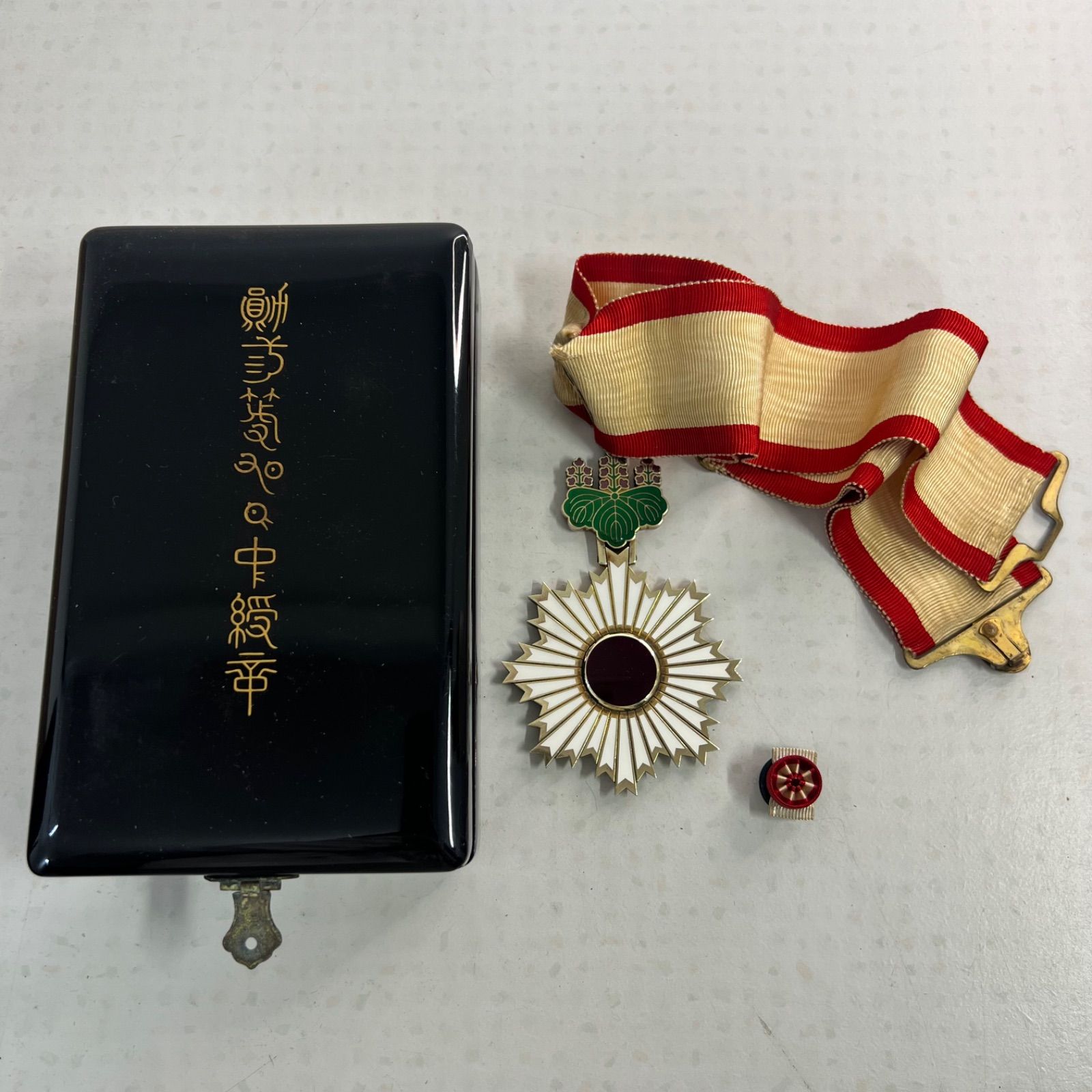 当時物】戦争遺品 勲章 軍記章 大東亜戦争 - メルカリ