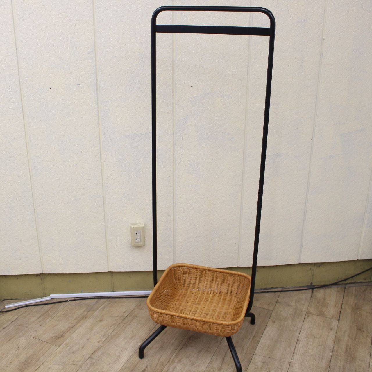 620)【参考価格￥39,900/川崎から出品】IDEE ワラビーハンガースタンド