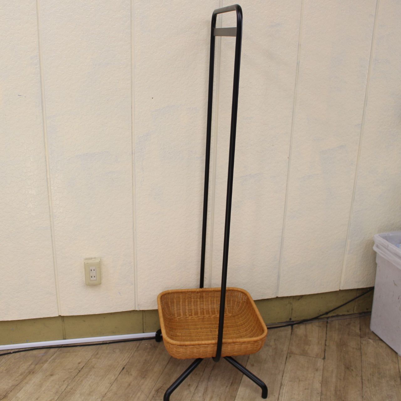 620)【参考価格￥39,900/川崎から出品】IDEE ワラビーハンガースタンド