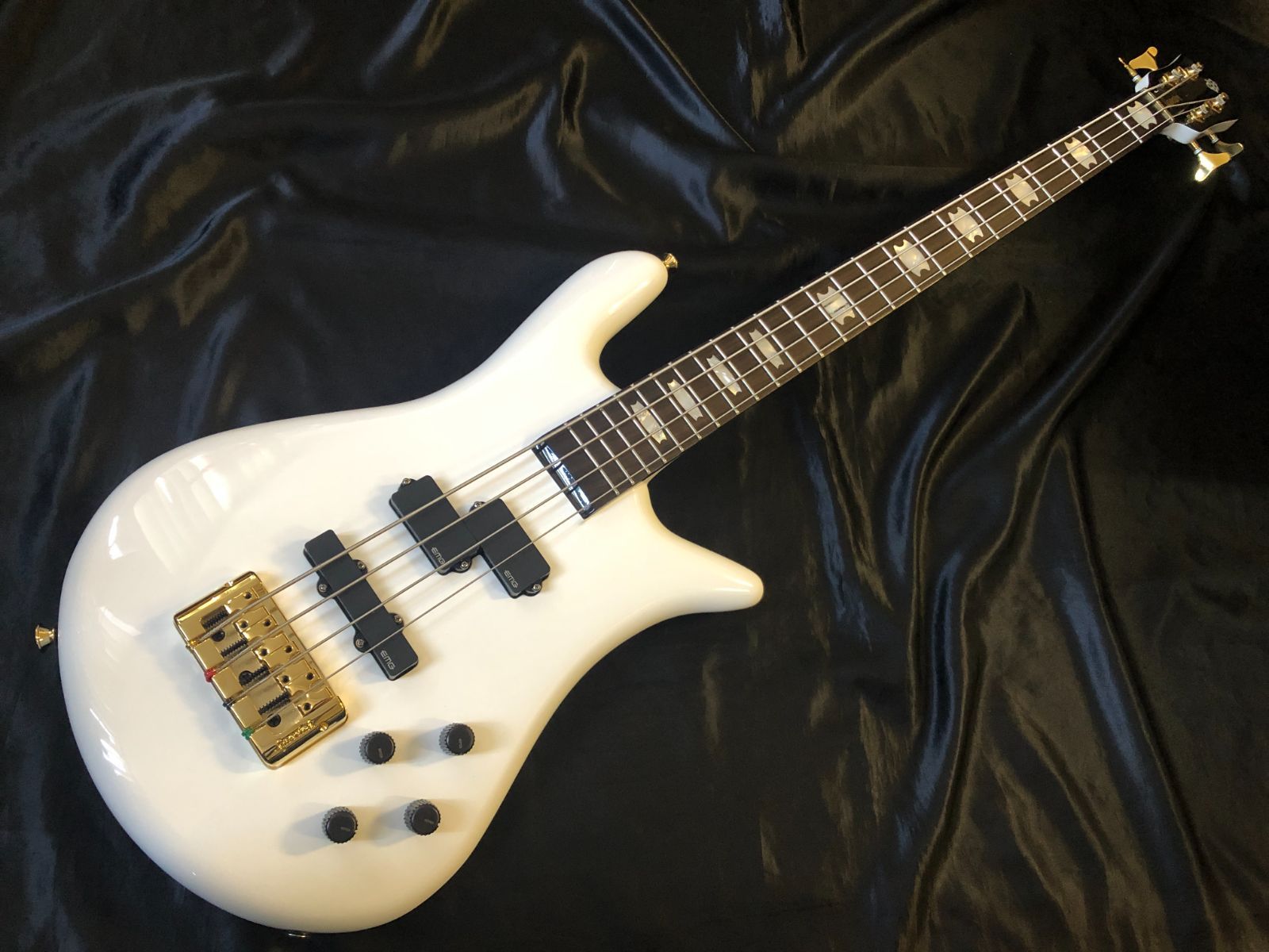 Spector / Euro Classic 4 Solid White 芸術的な美しさを備えた