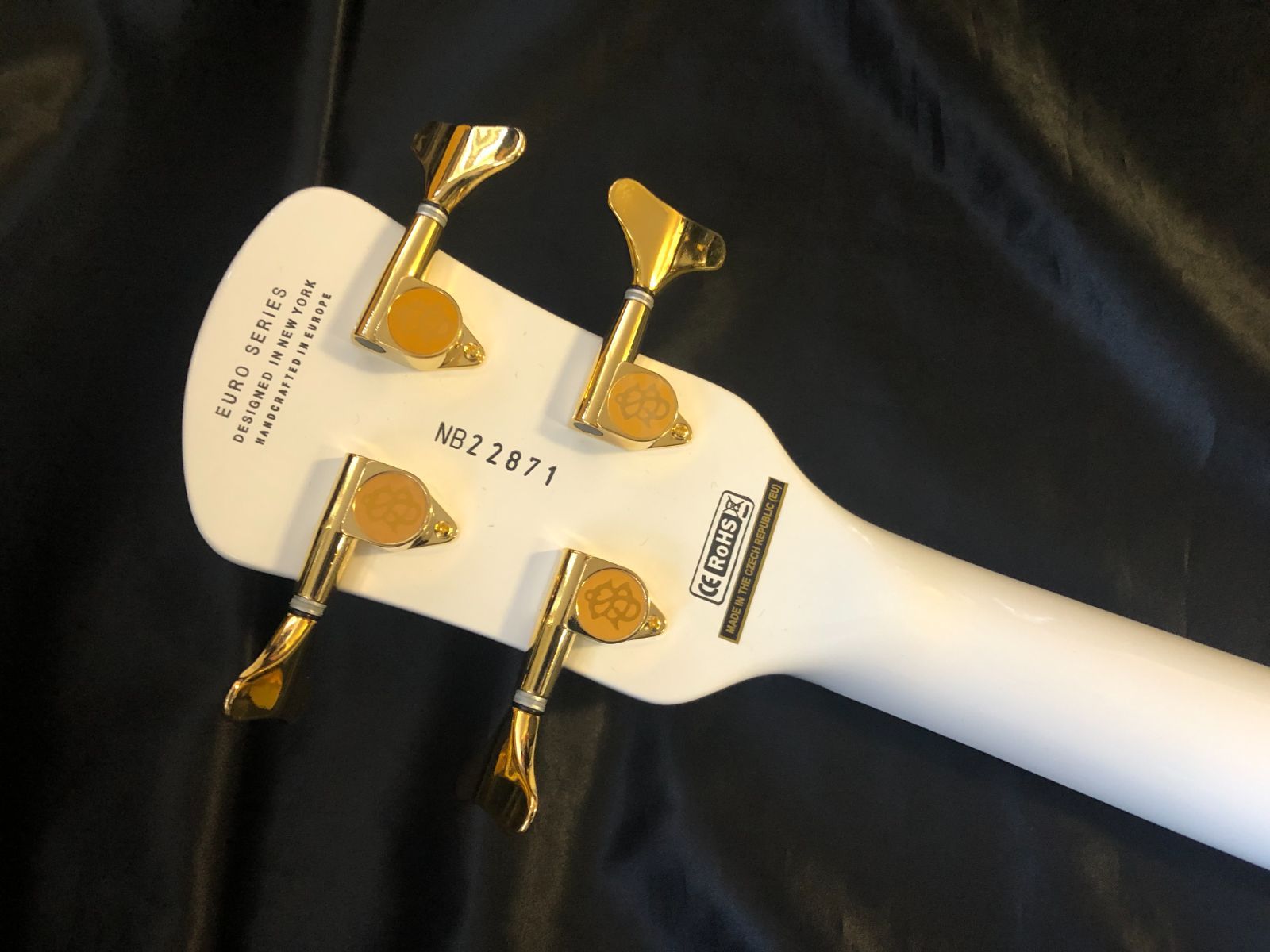 Spector / Euro Classic 4 Solid White 芸術的な美しさを備えた