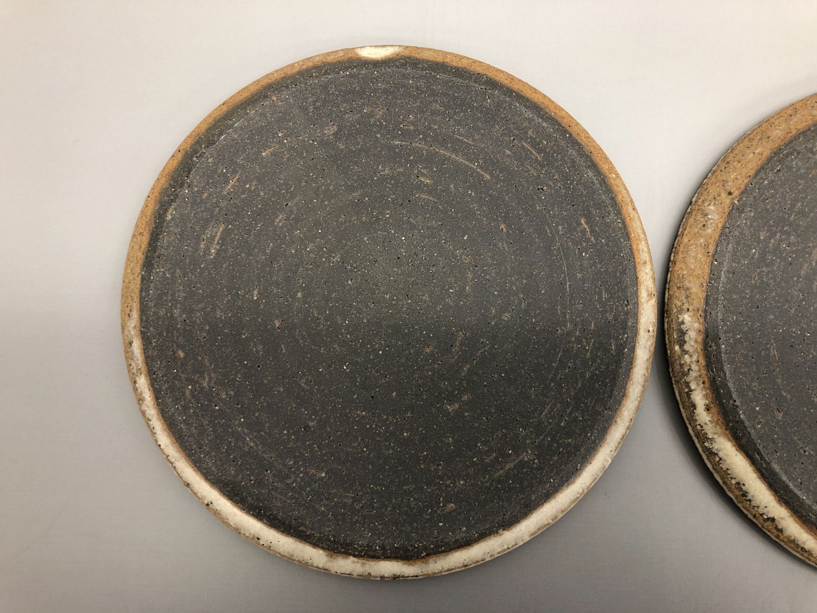 美品】陶芸作家 山本雅則 信楽 幸山窯 陶板 5寸 2枚おまとめ 皿 お皿