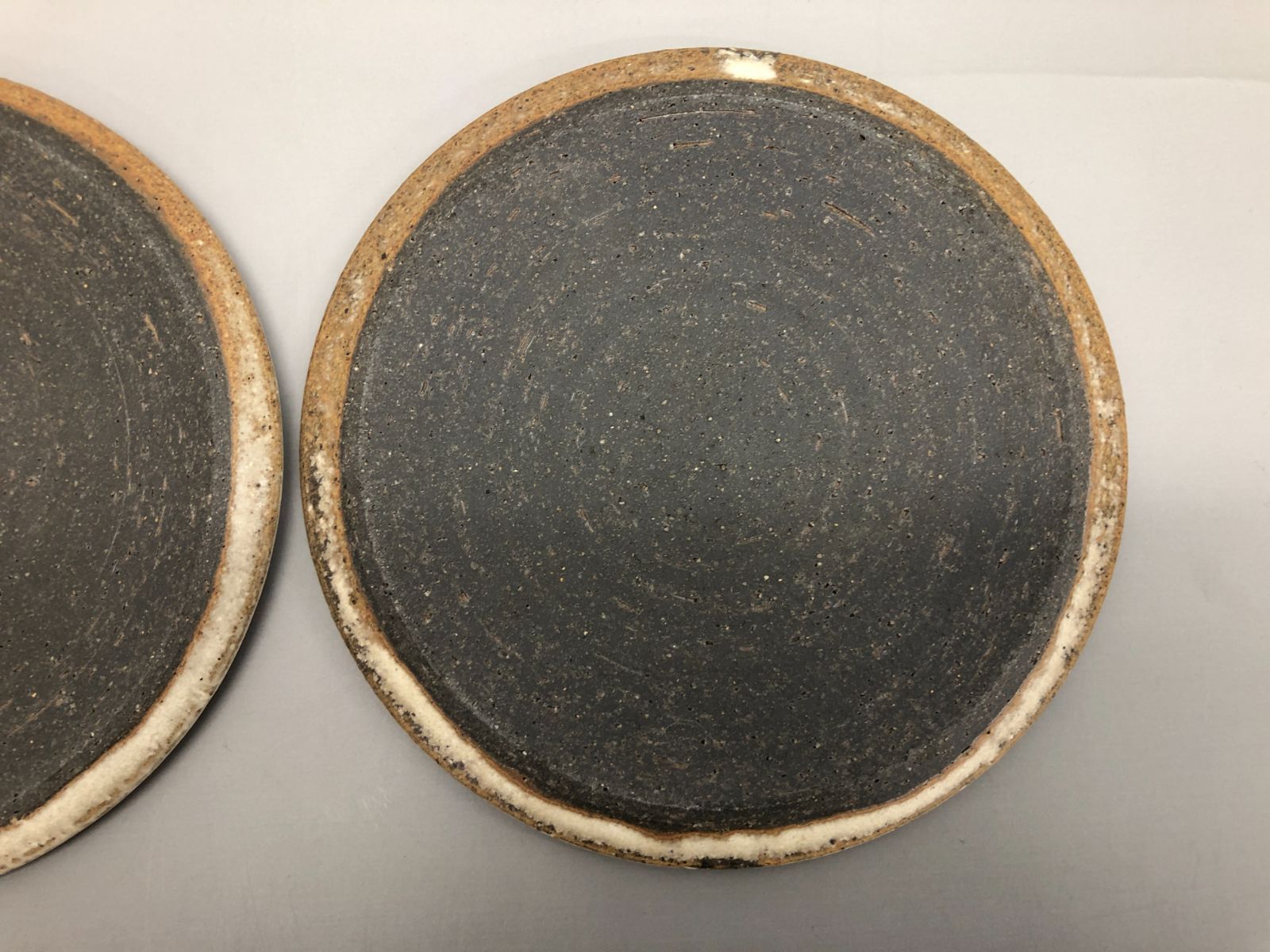 美品】陶芸作家 山本雅則 信楽 幸山窯 陶板 5寸 2枚おまとめ 皿 お皿