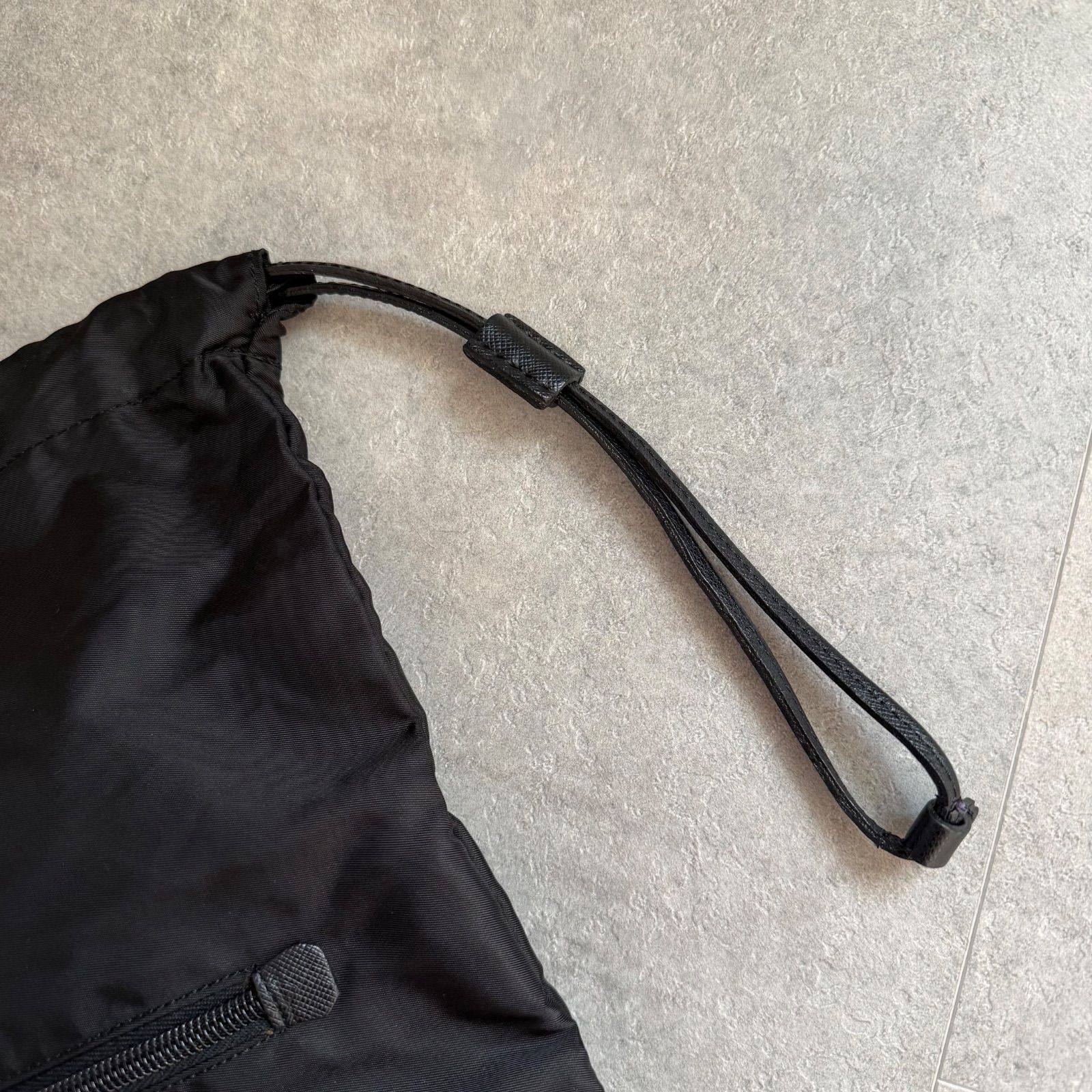 PRADA プラダ ロゴ 巾着ポーチ ナイロン サフィアーノレザー