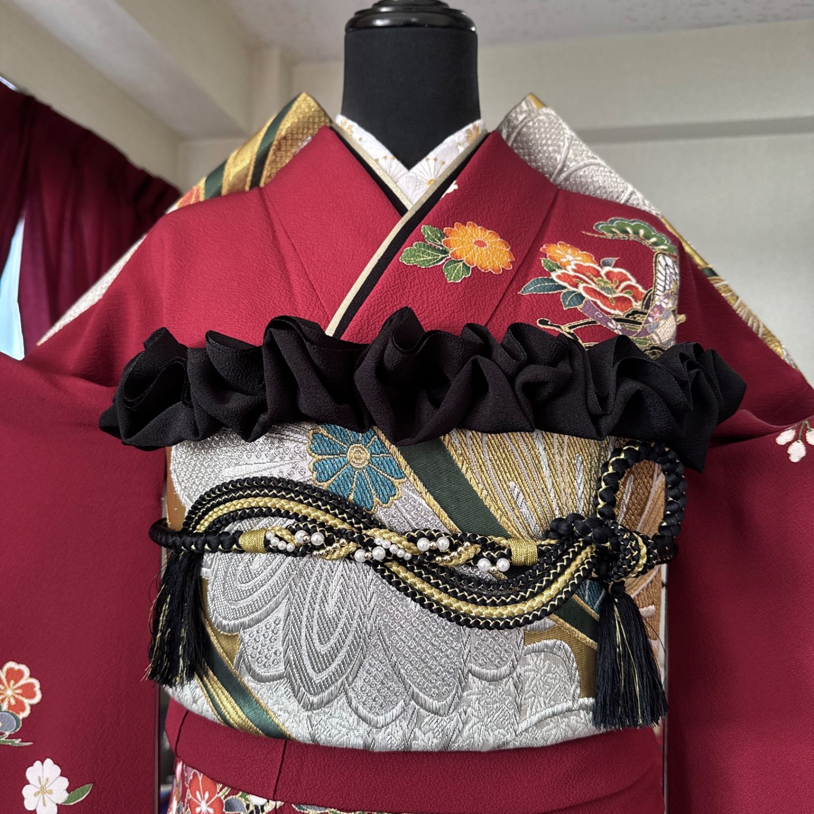 豪華振袖セット(4点)・袋帯・半衿・重ね衿・古典柄・駒刺繍・御所車