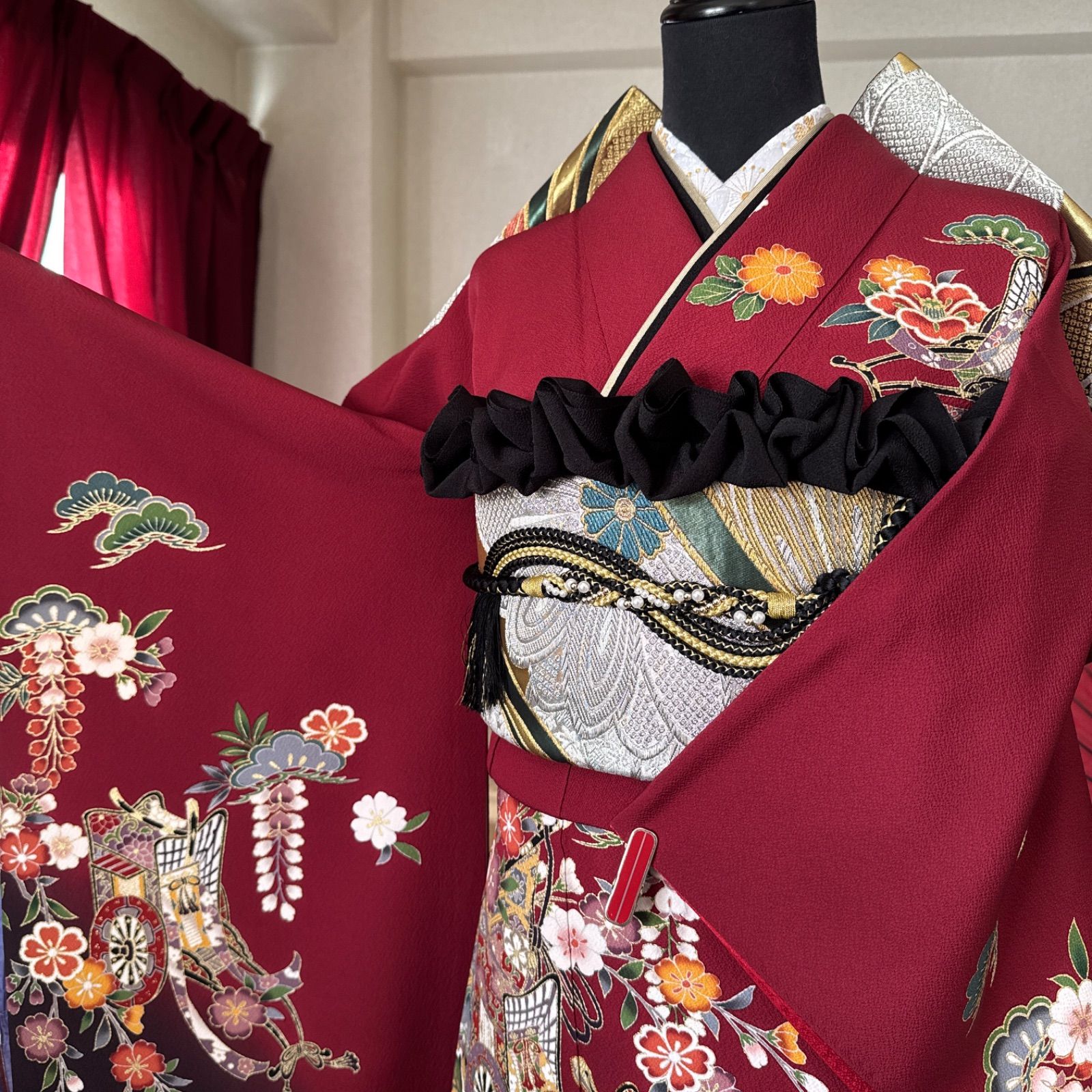 豪華振袖セット(4点)・袋帯・半衿・重ね衿・古典柄・駒刺繍・御所車