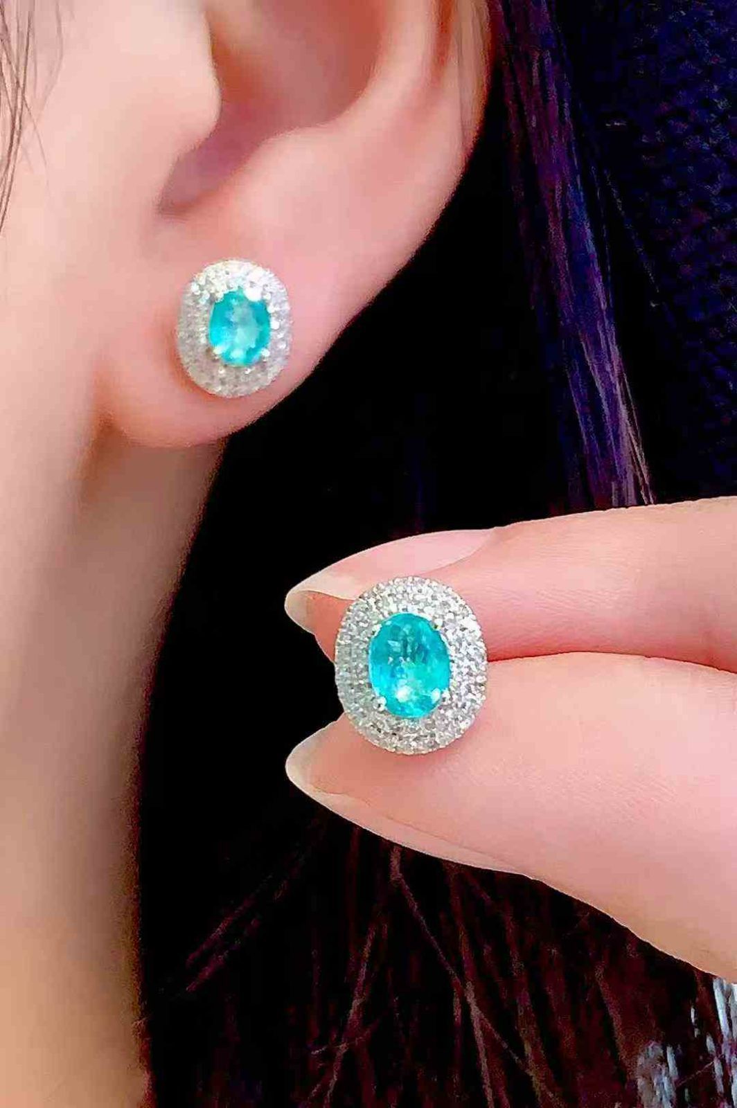 約0.8ct ネオンブルー パライバトルマリン スタッドピアス Pt950