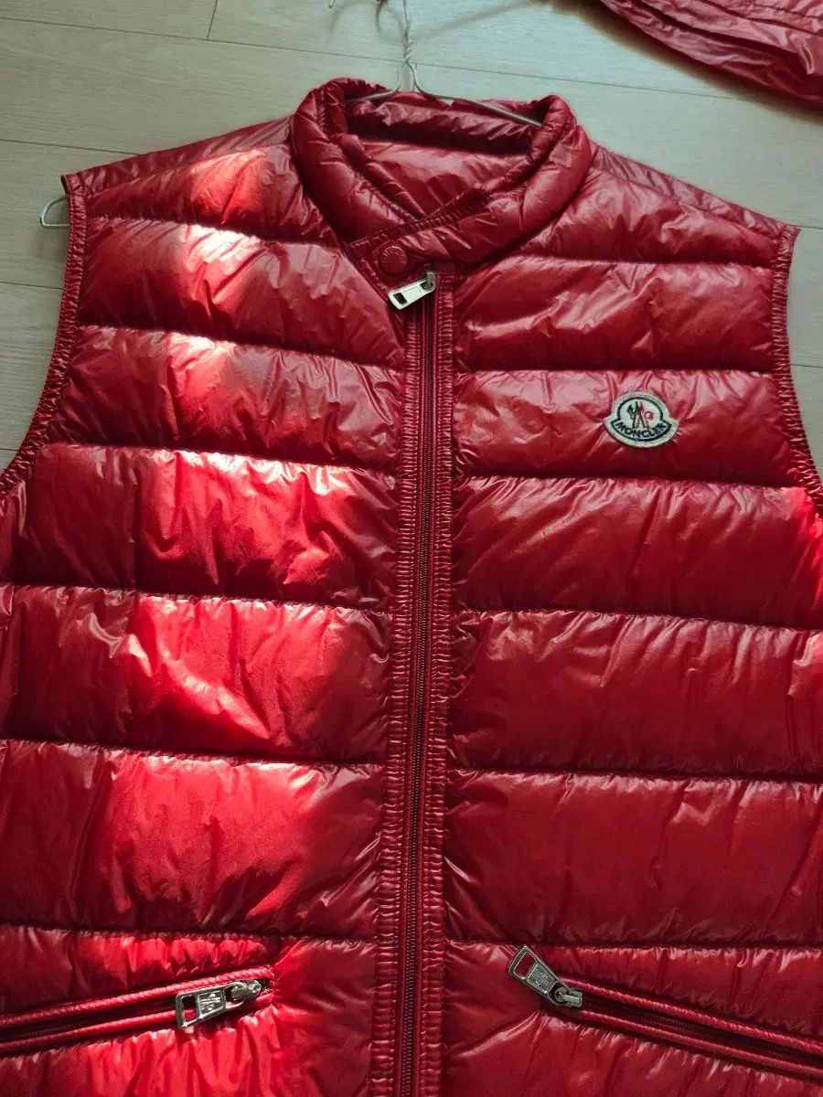 MONCLER モンクレール レッド ダウン ベスト - メルカリ