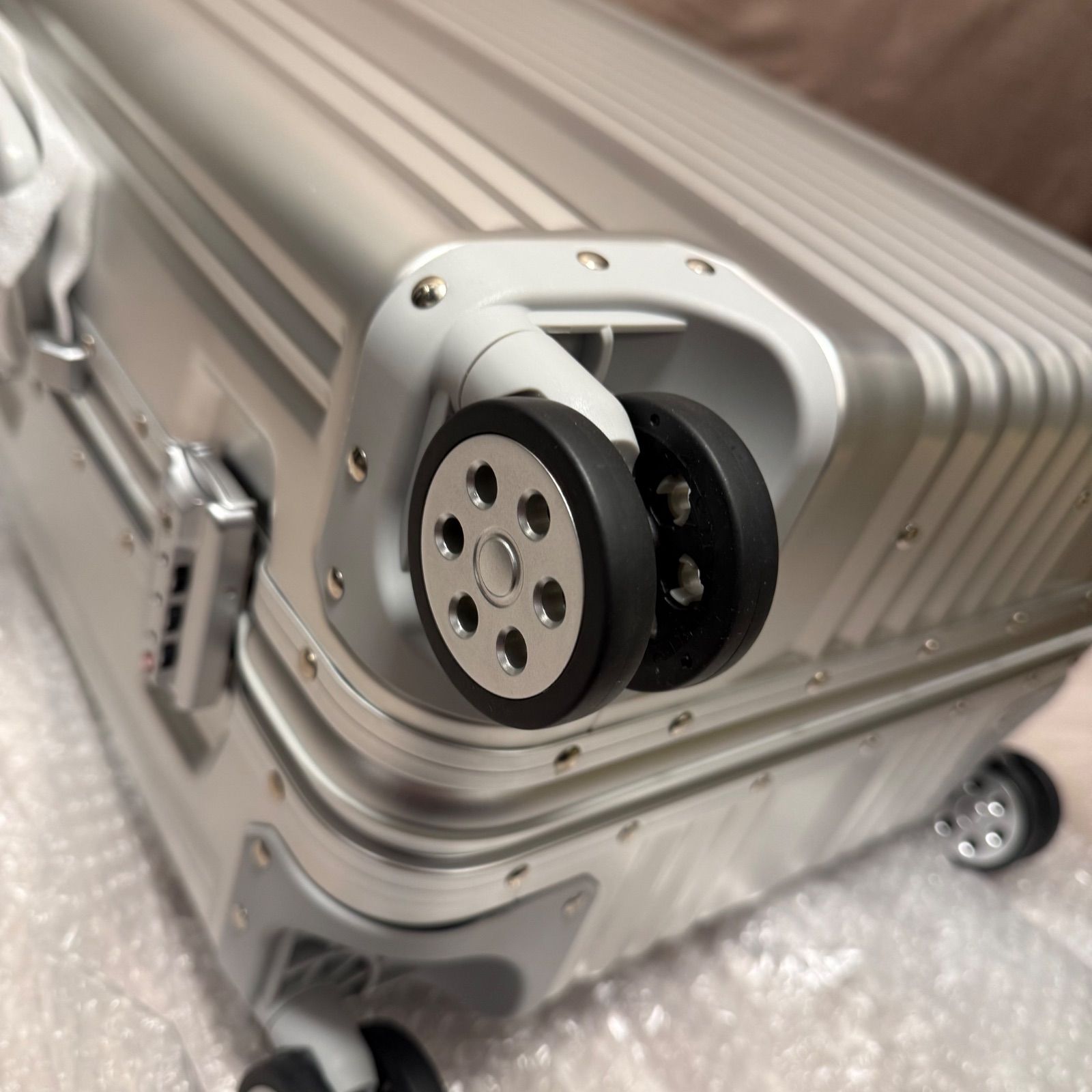 新品】Mercedes-Benz メルセデスベンツ アルミ スーツケース 65L