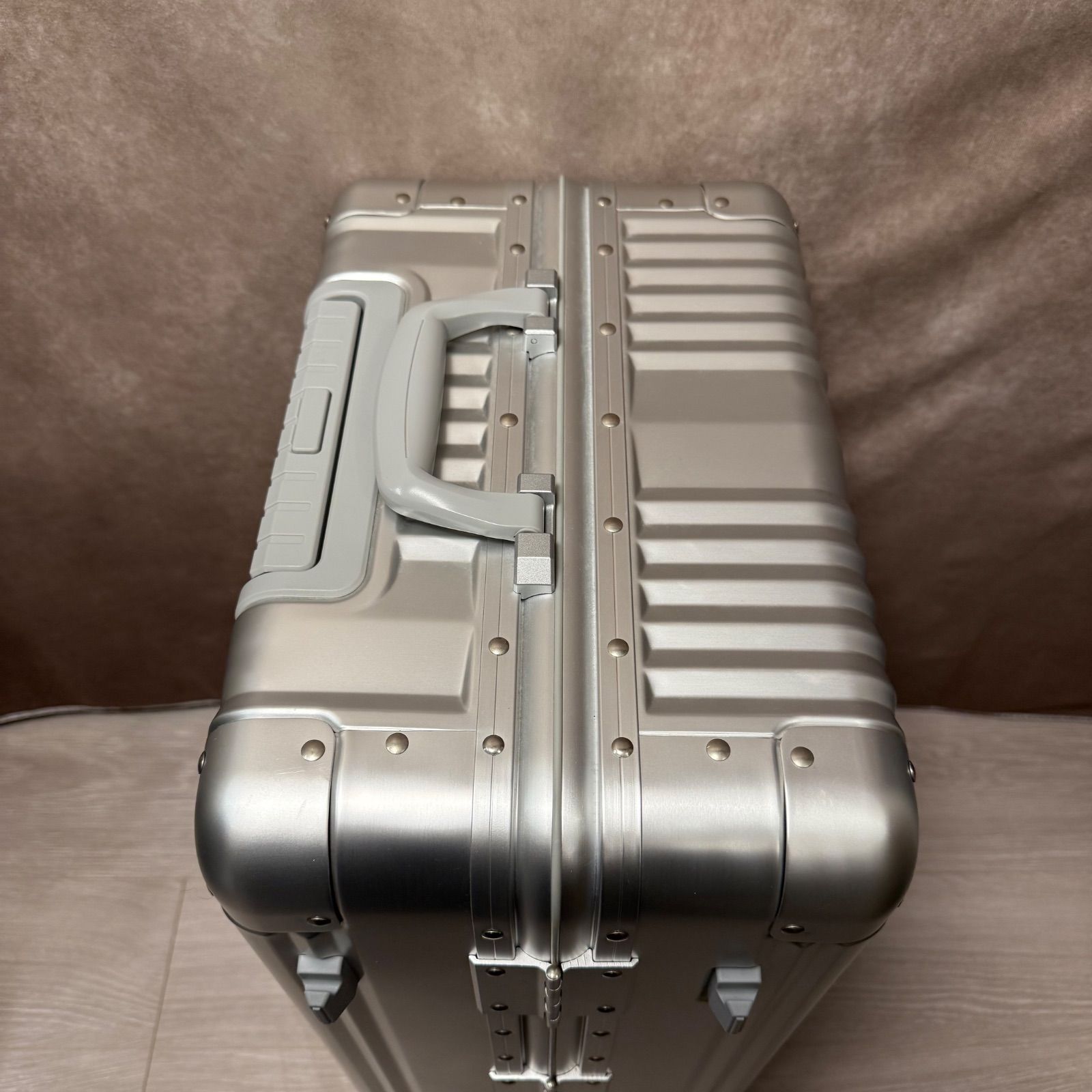 新品】Mercedes-Benz メルセデスベンツ アルミ スーツケース 65L