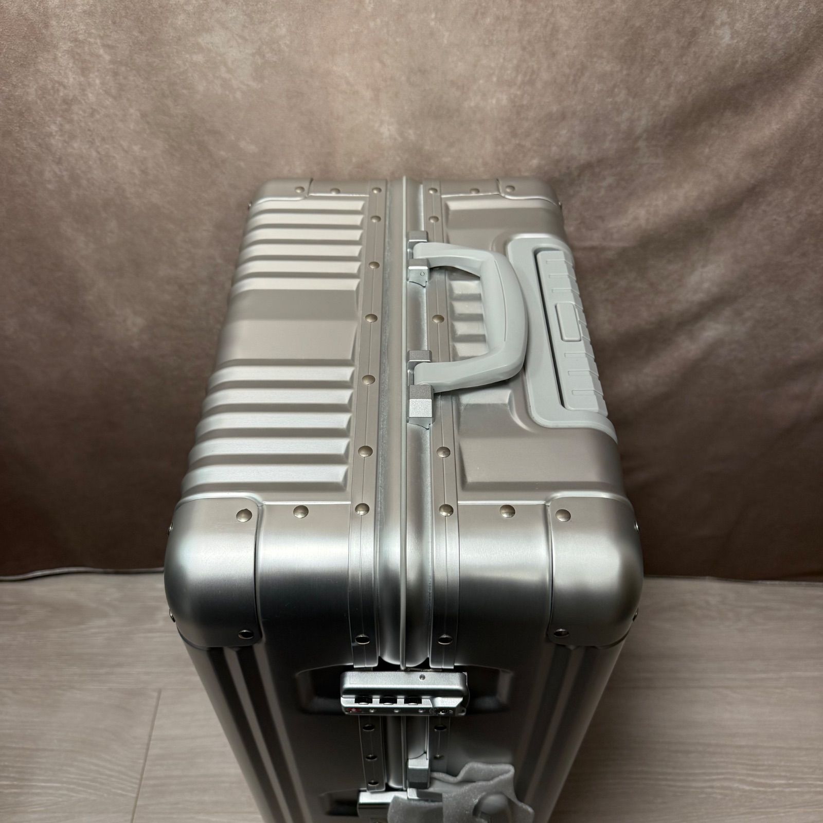 新品】Mercedes-Benz メルセデスベンツ アルミ スーツケース 65L