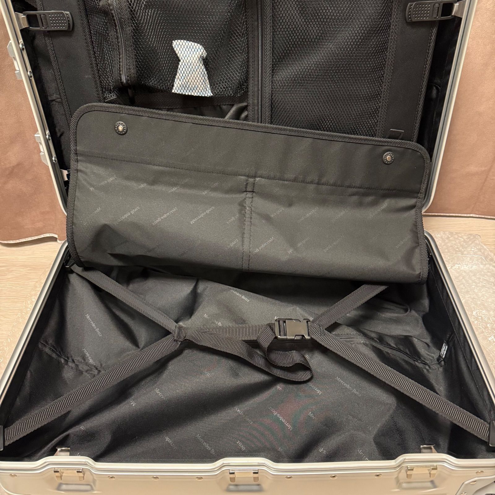 新品】Mercedes-Benz メルセデスベンツ アルミ スーツケース 65L