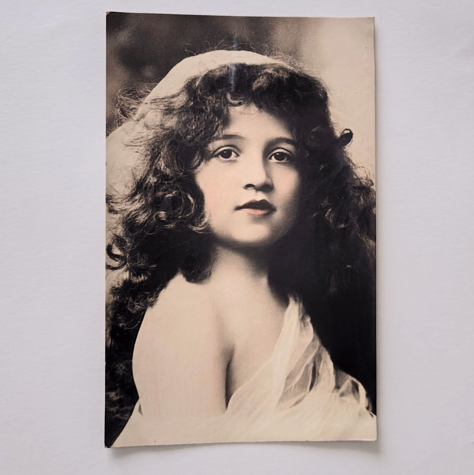 白いヴェールのまなざし 少女 フランス ヴィンテージ ポストカード