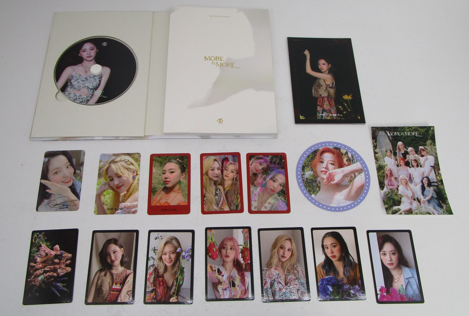 TWICE CD まとめ売りトレカ多数あり - メルカリ