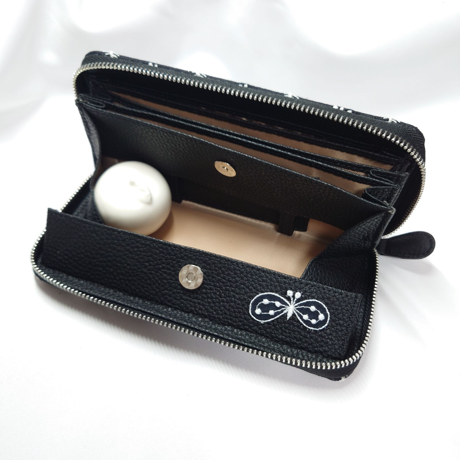 10/1*2Piscis☆vallis ギャルソン長財布 ミナペルホネン 受注製作】anemone ダークネイビー×ホワイト 本革ギャルソン長財布