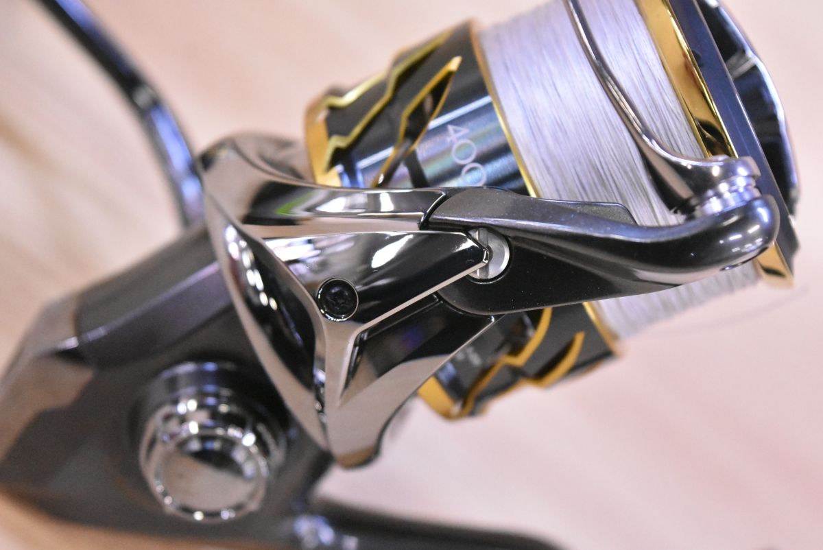 シマノ 20 ツインパワー 4000MHG リブレハンドルノブ 付き スピニング