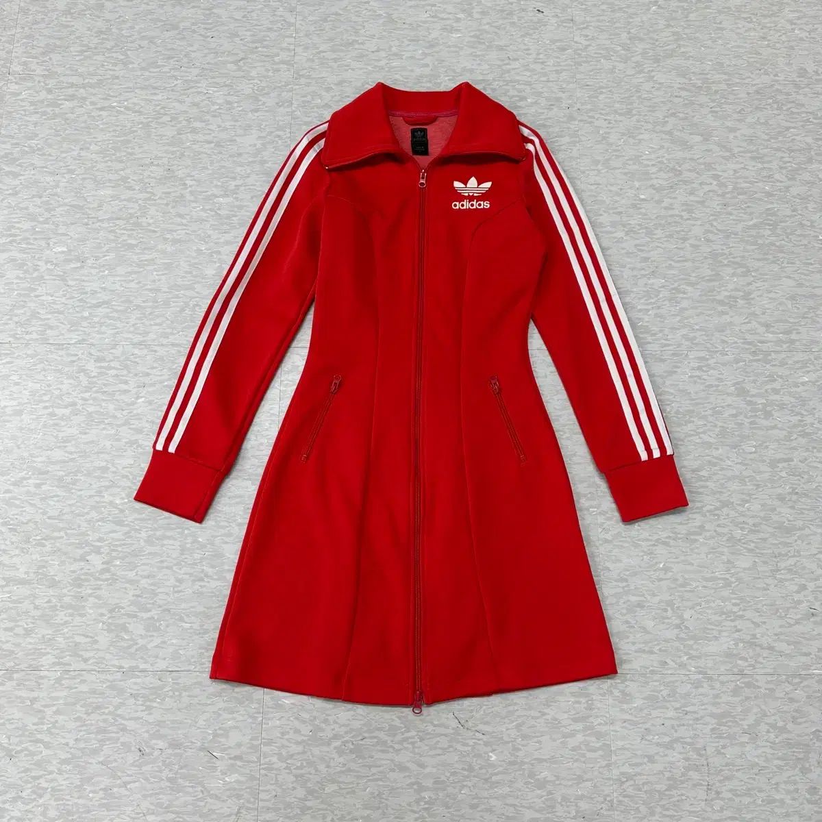 アディダス 3本線 トラック ジャージ ONE PIECE ドレス レッド - メルカリ