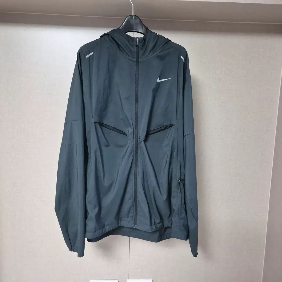 110)NIKE メンズ レペル UV ウィンドランナー ジャケット ブラック