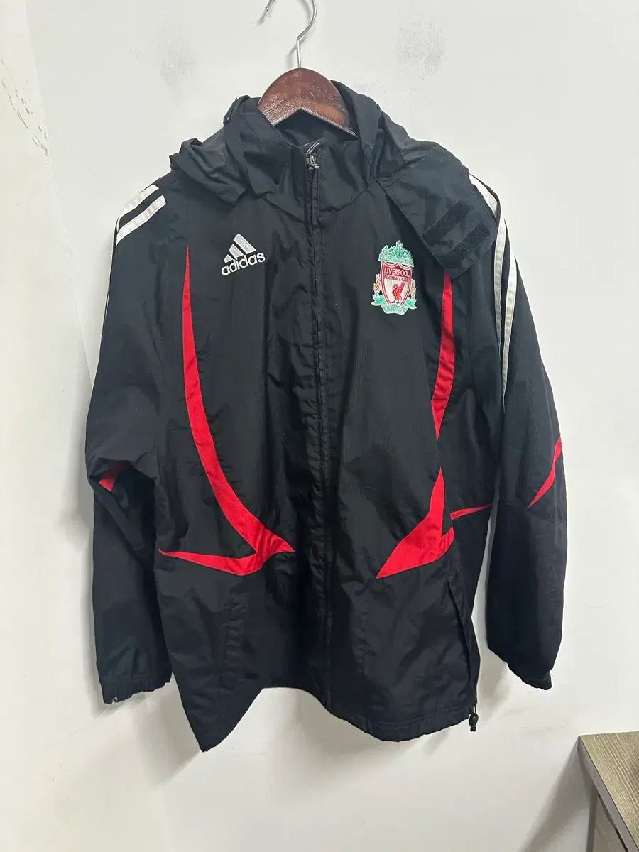 アラビア ヴィンテージ adidas リヴァプール ウィンドブレーカー 100