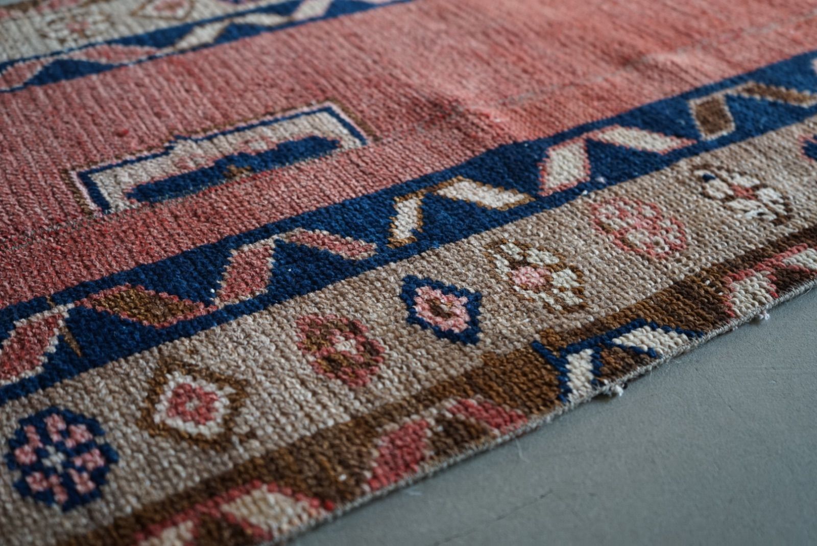 ヴィンテージラグ トルコ ウシャク サーモンピンク ネイビー ランナー