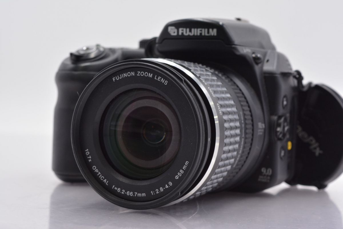 富士フィルム FUJIFILM FinePix S9000 10.7x 単三電池仕様 前キャップ