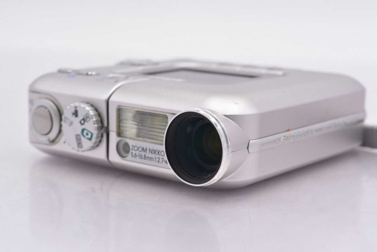 ニコン COOLPIX SQ 元箱、バッテリー3個付き ニコン COOLPIX SQ 元箱