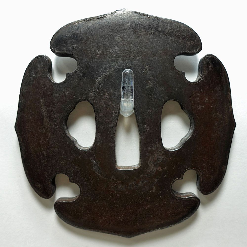 ☆M24 在銘 田町包廣 鉄地太刀木瓜形無文鐔 両櫃孔 角耳 四方猪目透し