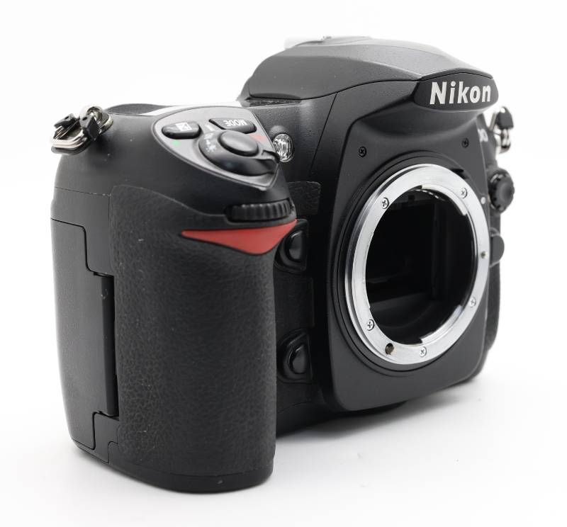 ショット数2045!■ほぼ新品■ NikonD200 ほぼ新品のニコンD200、シャッター回数はたったの1000回。おじいさん