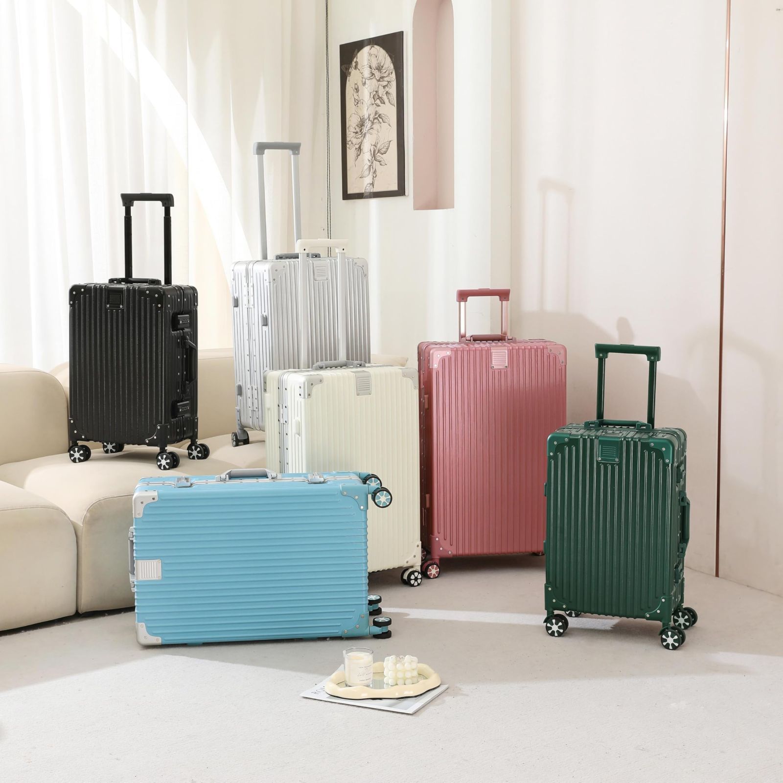 人気商品 60L 4~6泊 24インチ Mサイズ 保護カバー付き，シルバー 物