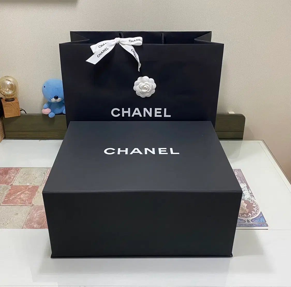 CHANEL マグネットボックス (45.5x35x20.5) + お買い物バッグ - メルカリ