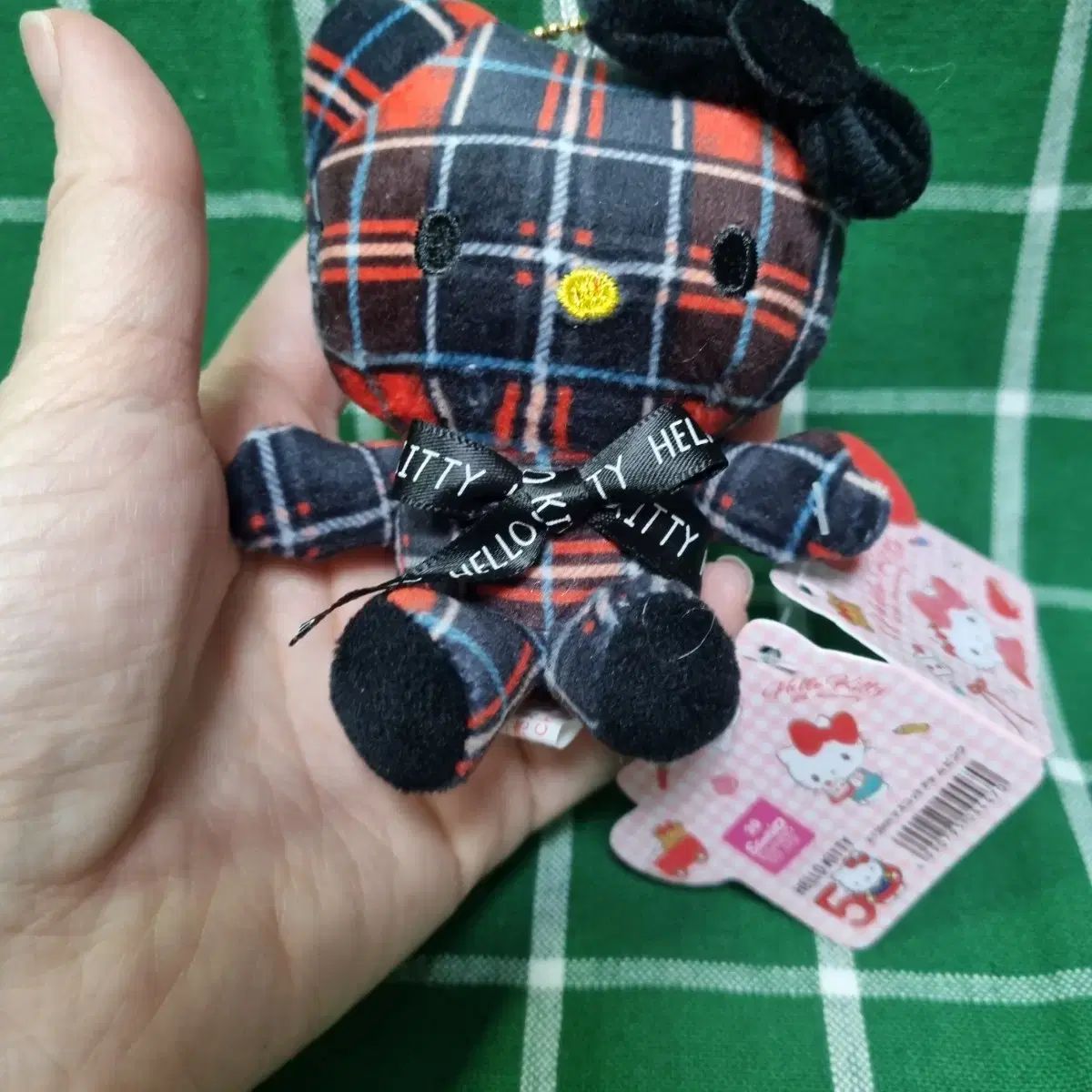 ハローキティ ブラック タータンチェック 柄 ぬいぐるみ キーリング