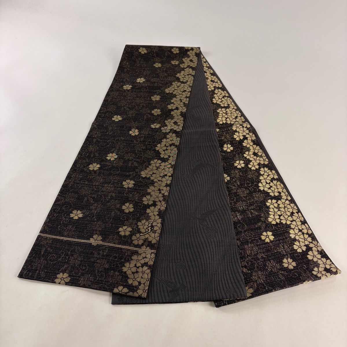 美品】 袋帯 名品 斉藤三才 落款 桜 縞 金糸 ラメ糸 黒 全通 正絹