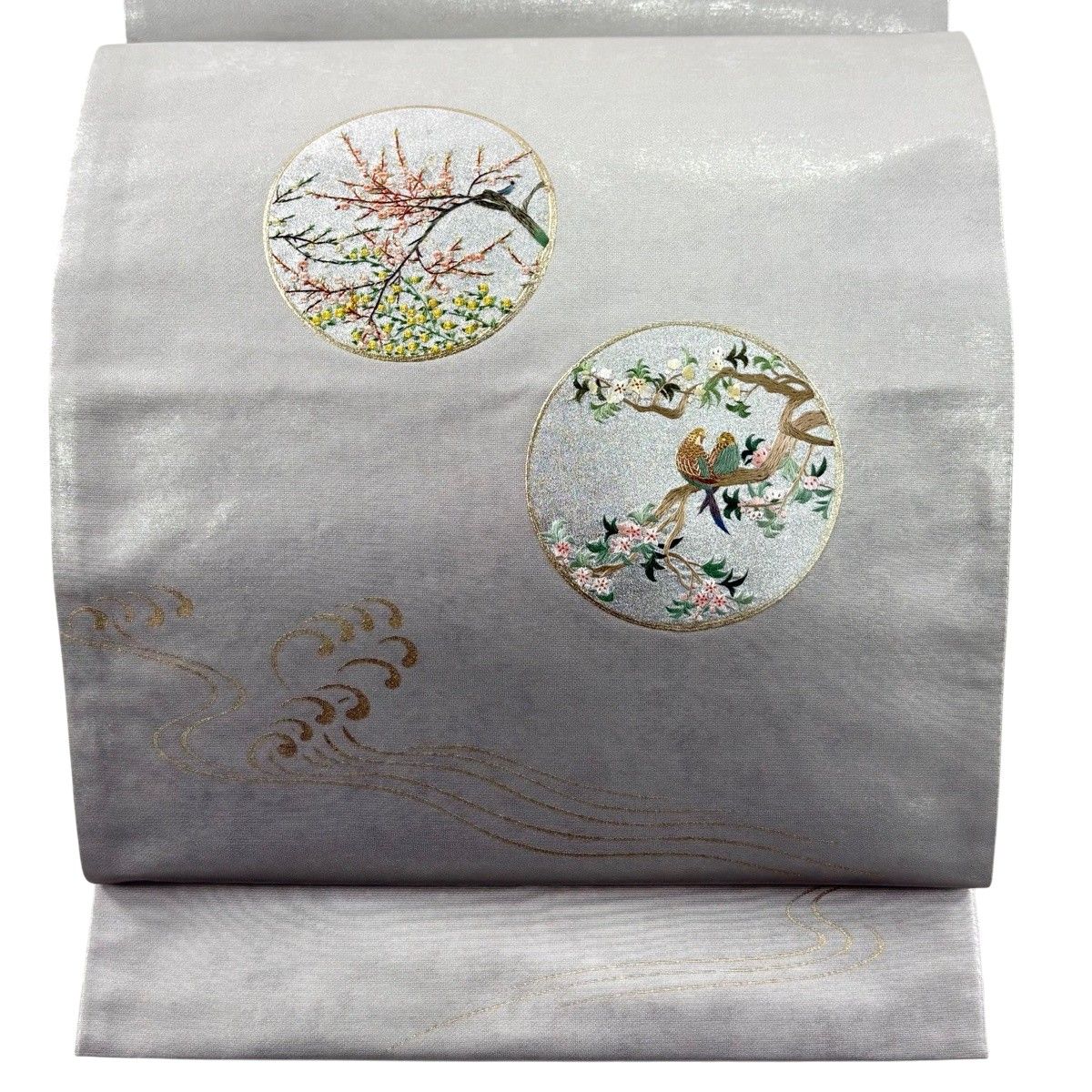 袋帯 お太鼓柄 正絹 地紋 銀通し 華文 刺繍 未使用 イ5596 袋帯 お太鼓柄 正絹 地紋 銀通し 華文 刺繍 未使用 イ5596 - メルカリ