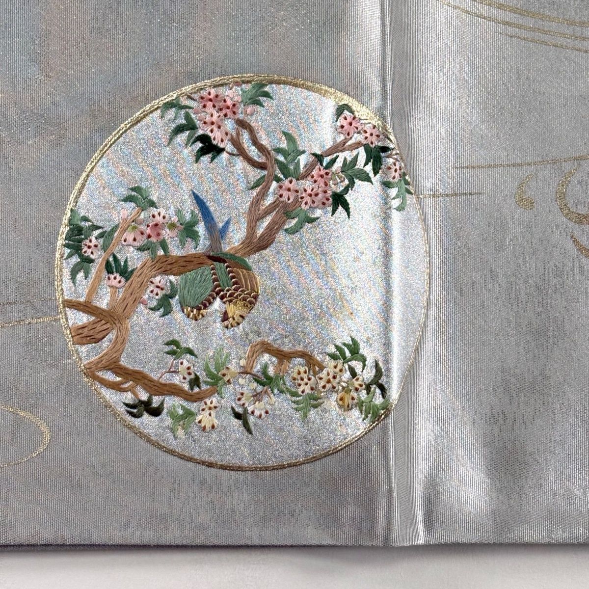 袋帯 お太鼓柄 正絹 地紋 銀通し 華文 刺繍 未使用 イ5596 袋帯 お太鼓柄 正絹 地紋 銀通し 華文 刺繍 未使用 イ5596 - メルカリ