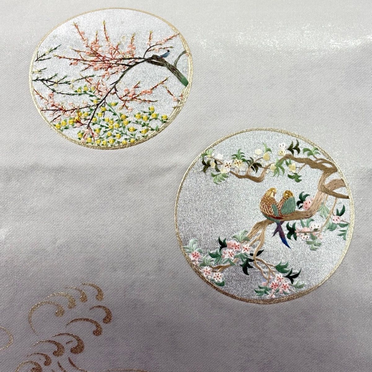 袋帯 お太鼓柄 正絹 地紋 銀通し 華文 刺繍 未使用 イ5596 袋帯 お太鼓柄 正絹 地紋 銀通し 華文 刺繍 未使用 イ5596 - メルカリ