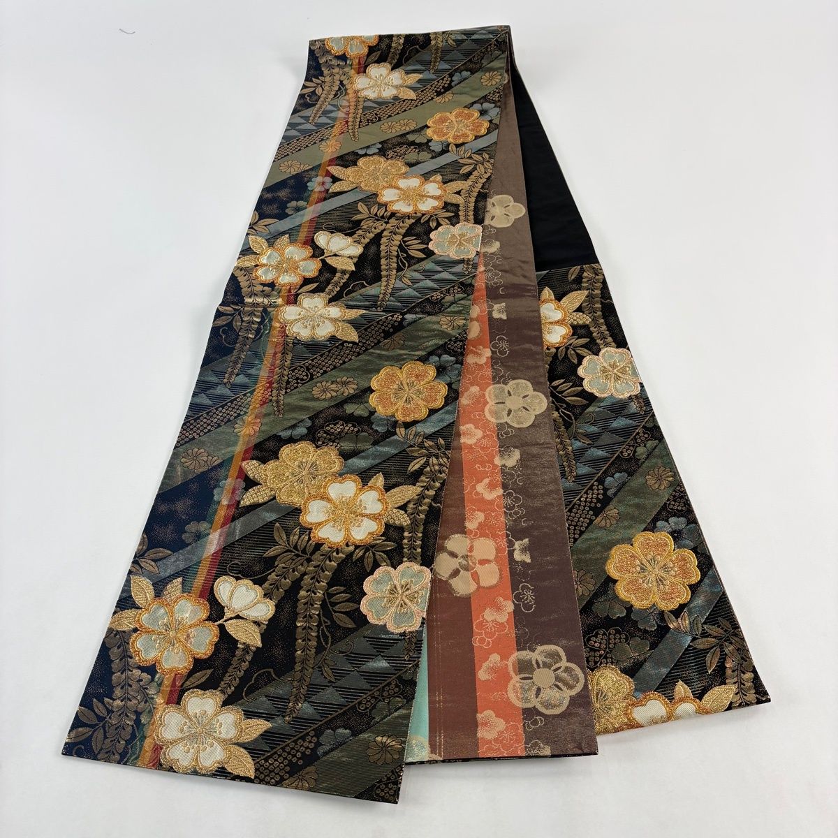 美品】 袋帯 秀品 鈴乃屋 桜 金糸 箔 黒 六通 正絹 【中古】 - メルカリ